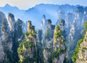 Pesona Pegunungan Zhangjiajie yang Mirip Dunia Fantasi