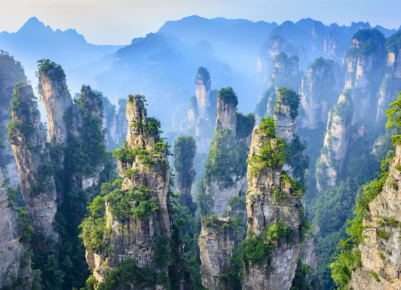 Pesona Pegunungan Zhangjiajie yang Mirip Dunia Fantasi