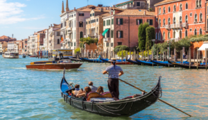 Pesona Venesia Dan Wisata Kanal Ikonik Italia