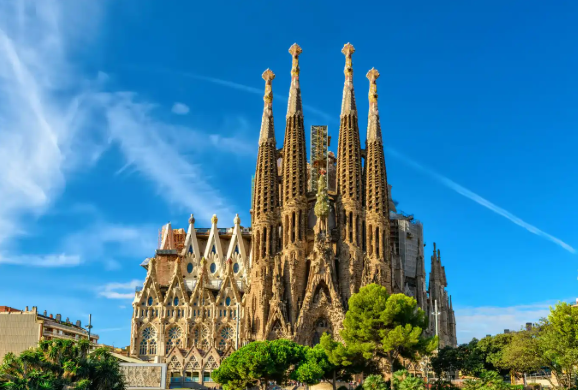 Eksplorasi Sagrada Familia: Ikon Unik di Barcelona