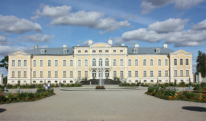Pesona Istana Rundāle, Versailles-nya Latvia