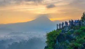 Keindahan Tebing Keraton Bandung Saat Sunrise