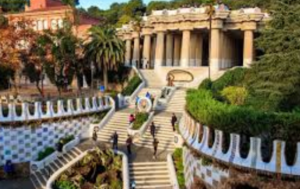 Pesona Park Güell dan Warna-Warni Gaudí