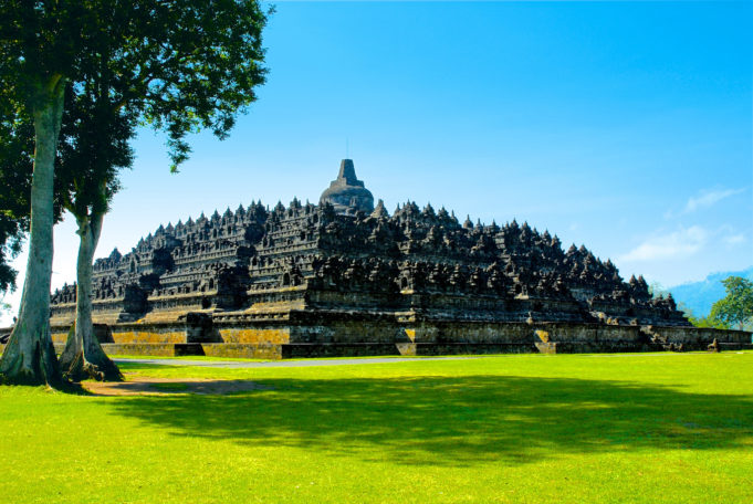 Review Wisata Candi Borobudur Megah nan Bersejarah